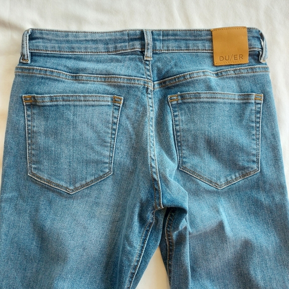 DU/ER Duer Performance Denim Girlfriend Jean Indigo Medium Wash Size 25 - Picture 8 of 16